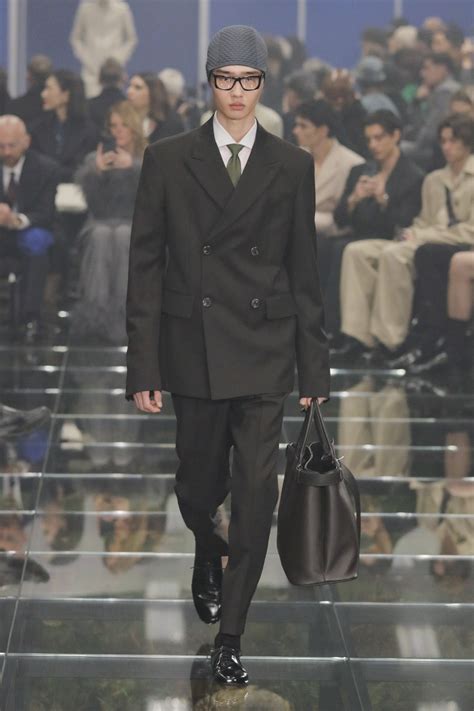 prada fw24 bag - Prada runway 2024.